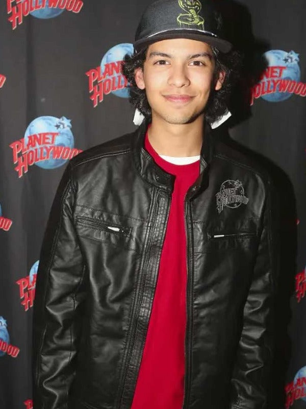 Xolo Maridueña TV-Serie Cobra Kai Premiere Event Lederjacke von TJS